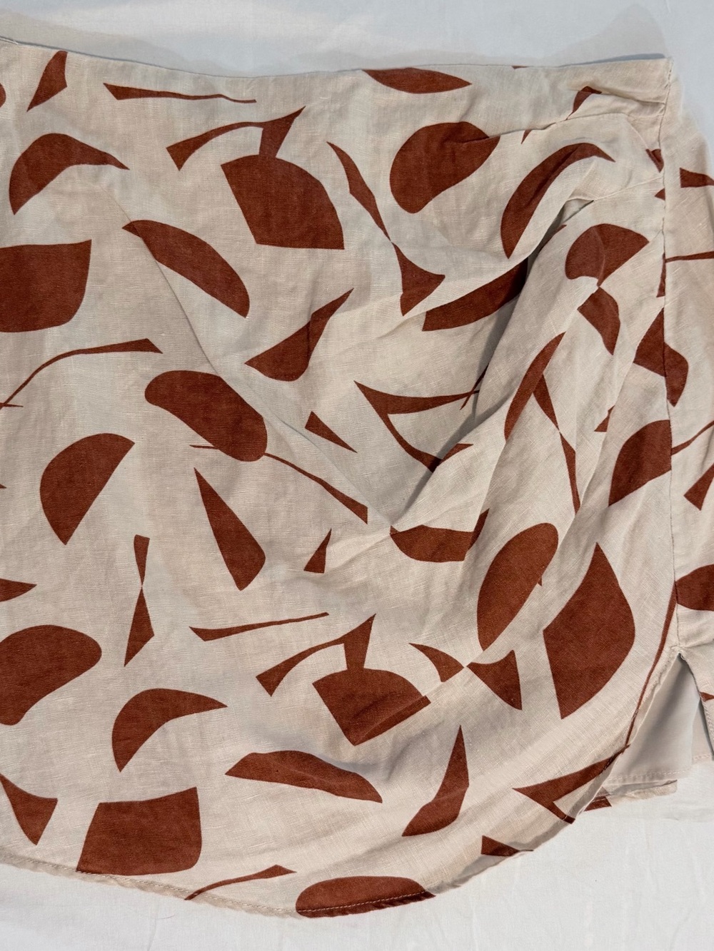 ASTR The Label Women’s Wrap Mini Skirt Large Beige/Brown Abstract Short Linen